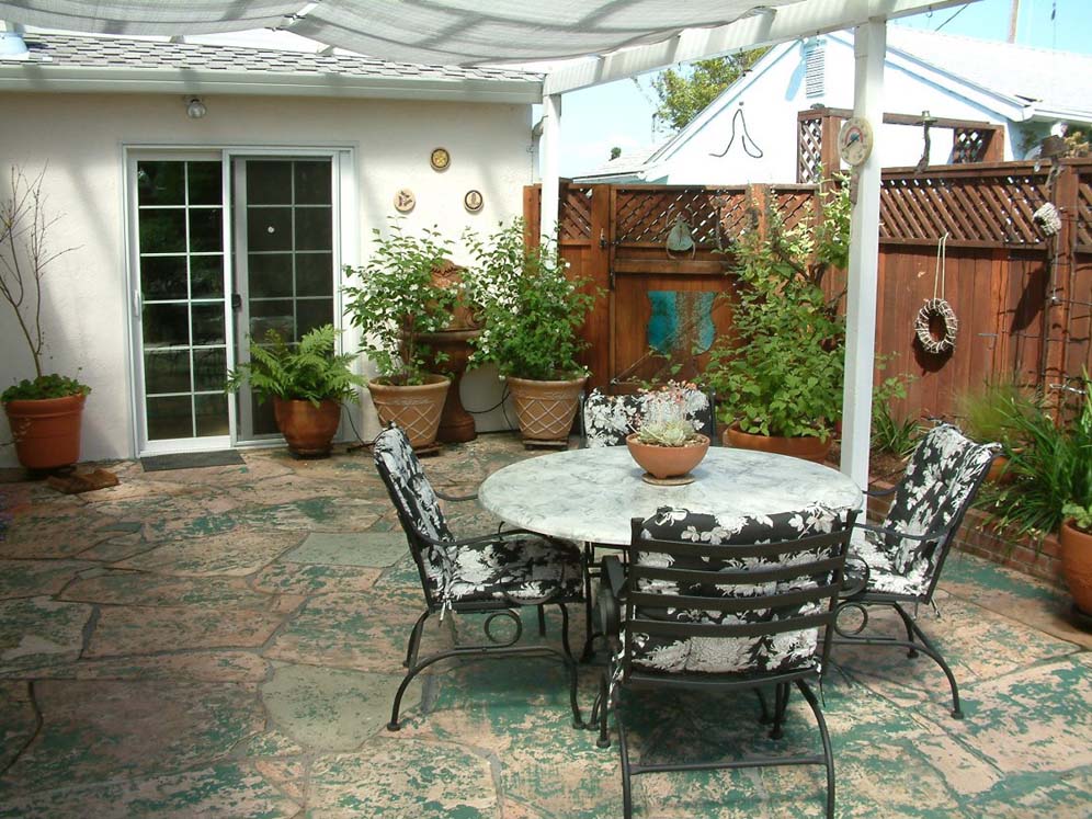 Black and White Patio Furniture